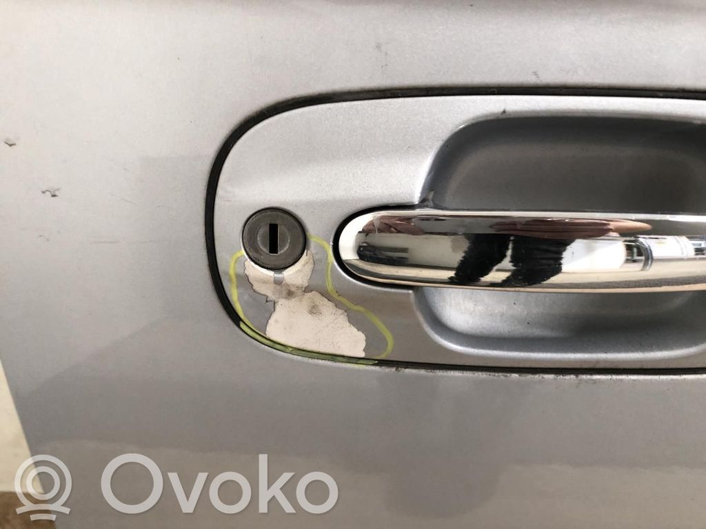 Hyundai Trajet Puerta delantera 