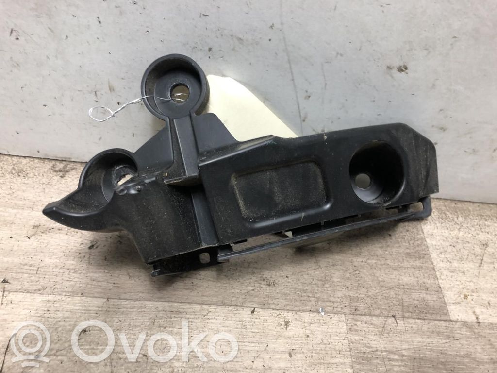 Rear bumper mounting bracket