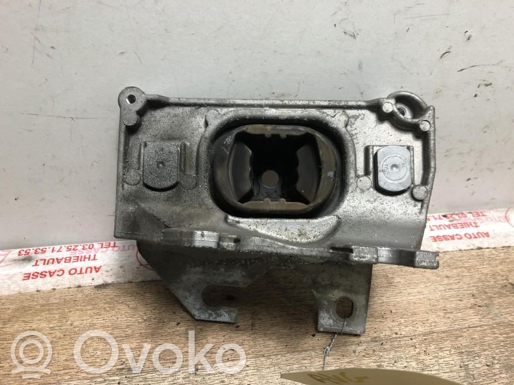 Engine mount bracket