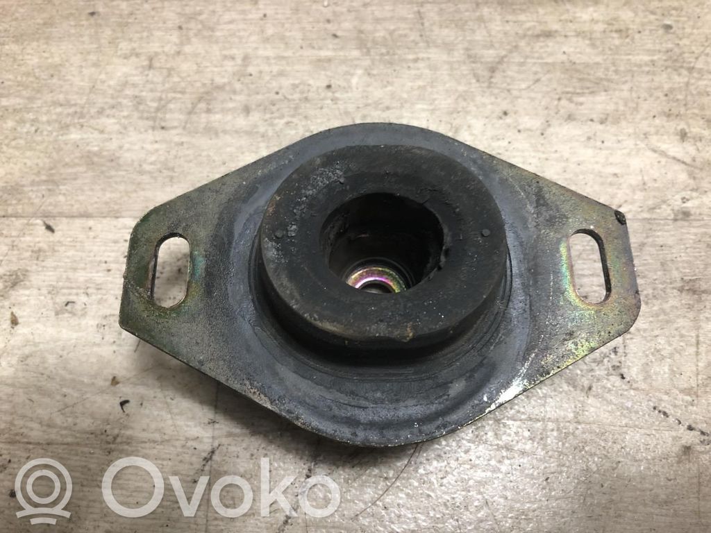 Engine mount bracket