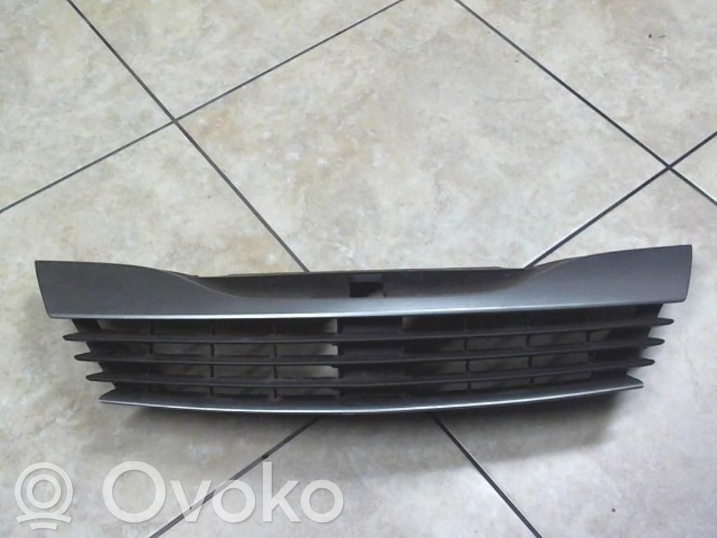 Rejilla delantera   8200390126,8200390126