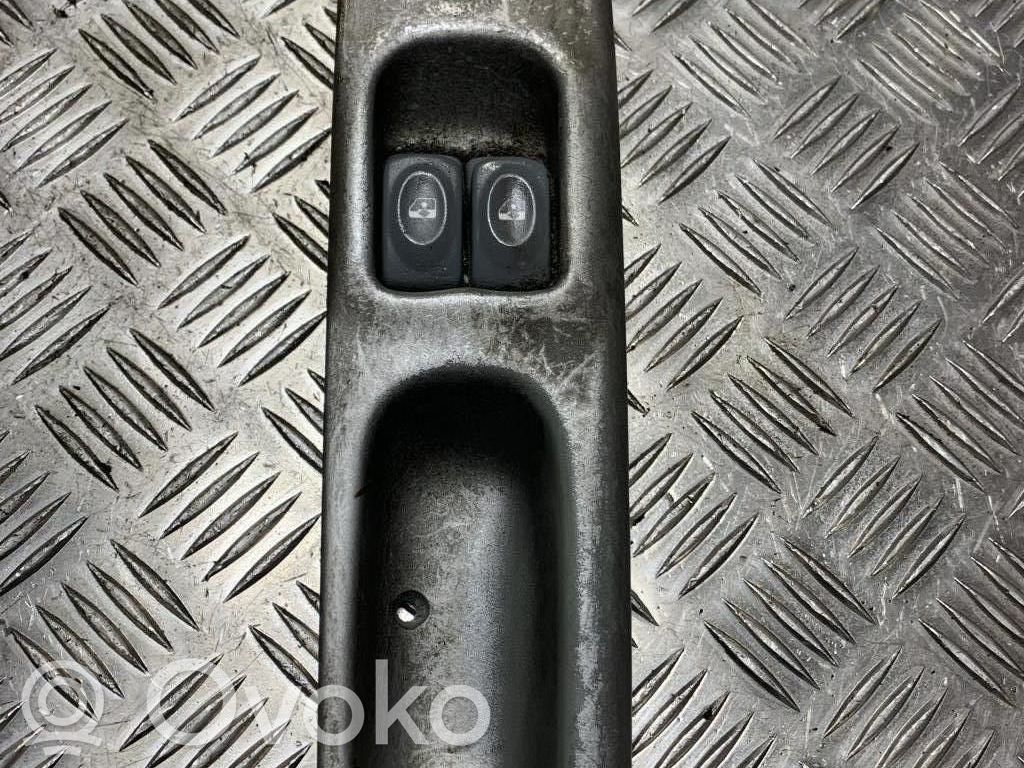 Renault Twingo I Electric window control switch 