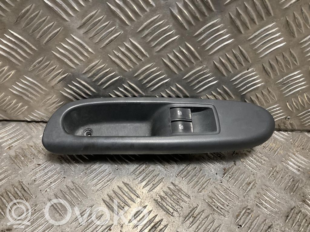 Renault Clio III Electric window control switch 