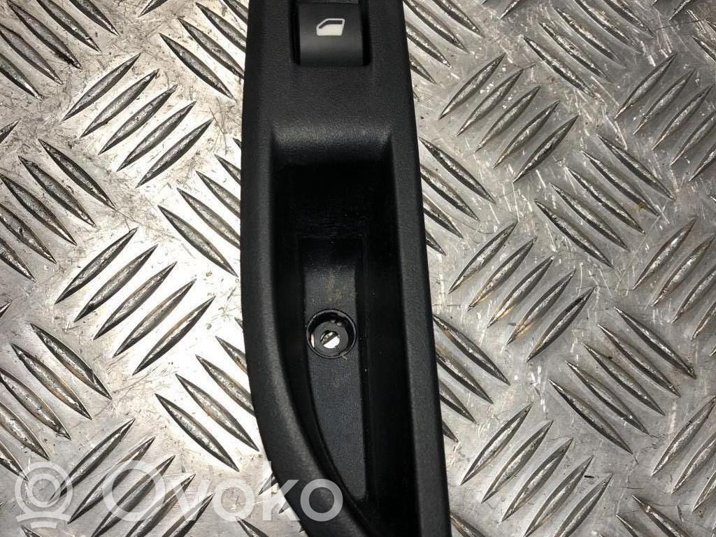 Peugeot 208 II Electric window control switch 