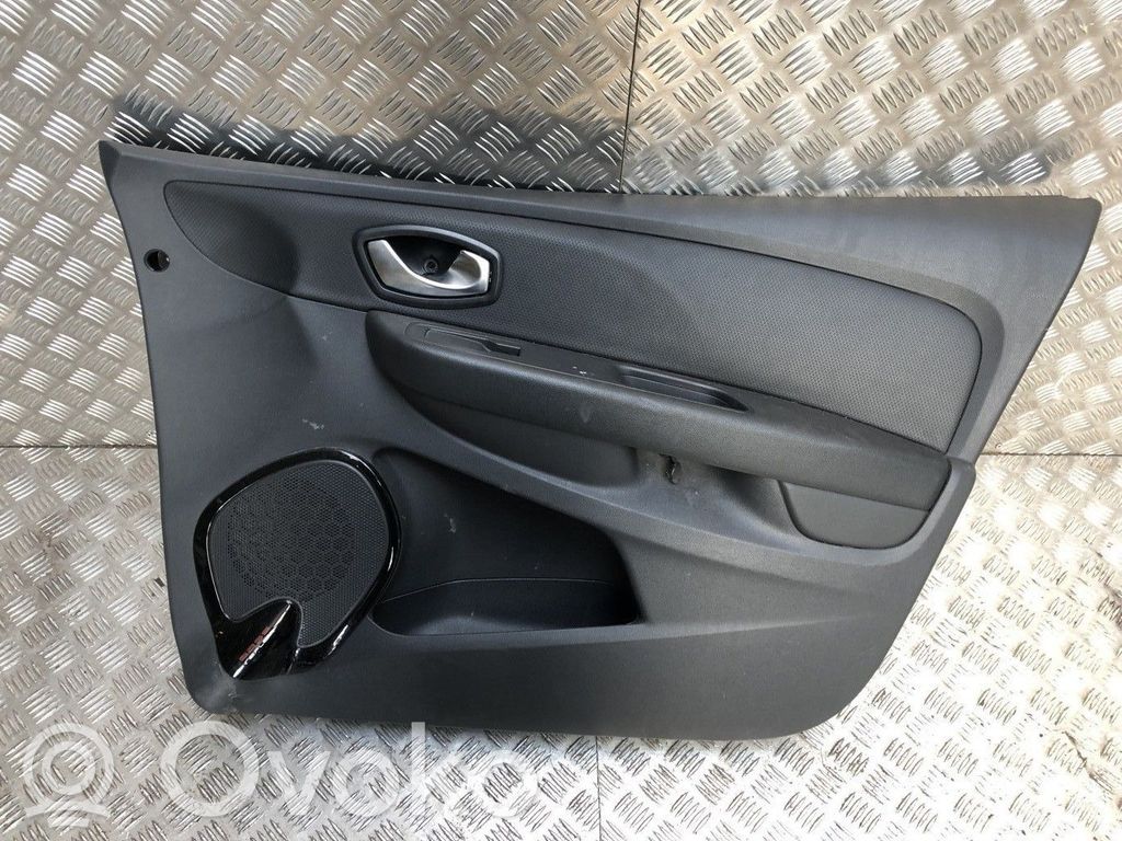 Renault Clio IV Обшивка передней двери 