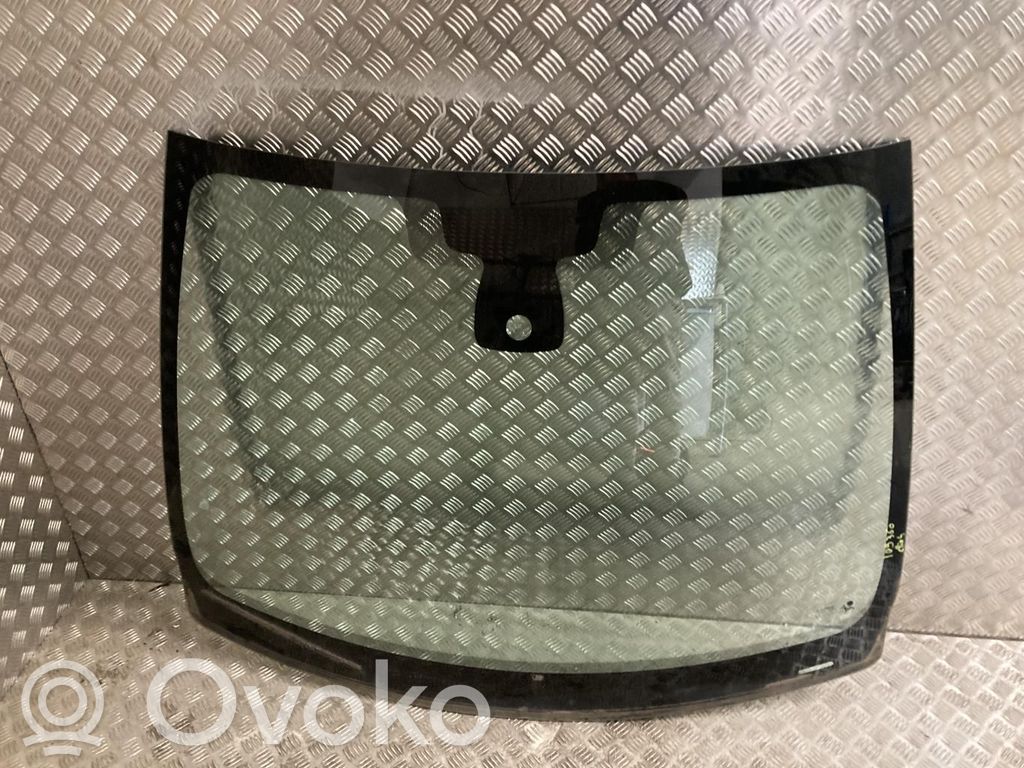 Renault Clio IV Front windscreen/windshield window 