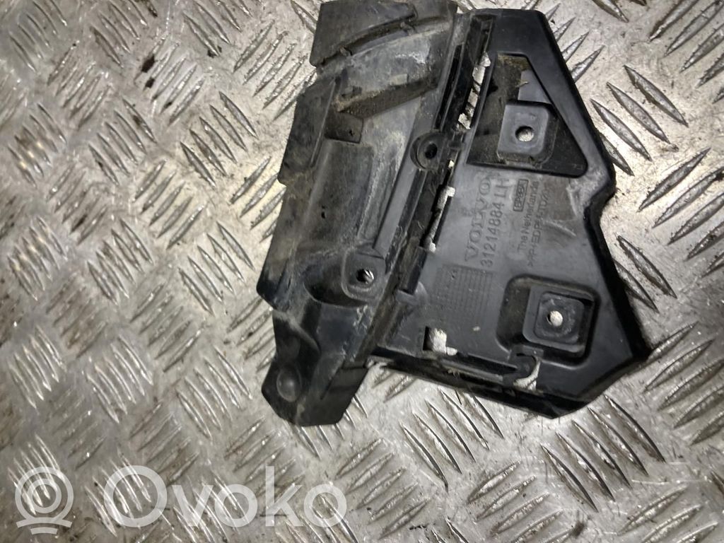 Volvo C30 Priekšpusē bampera turētājs 