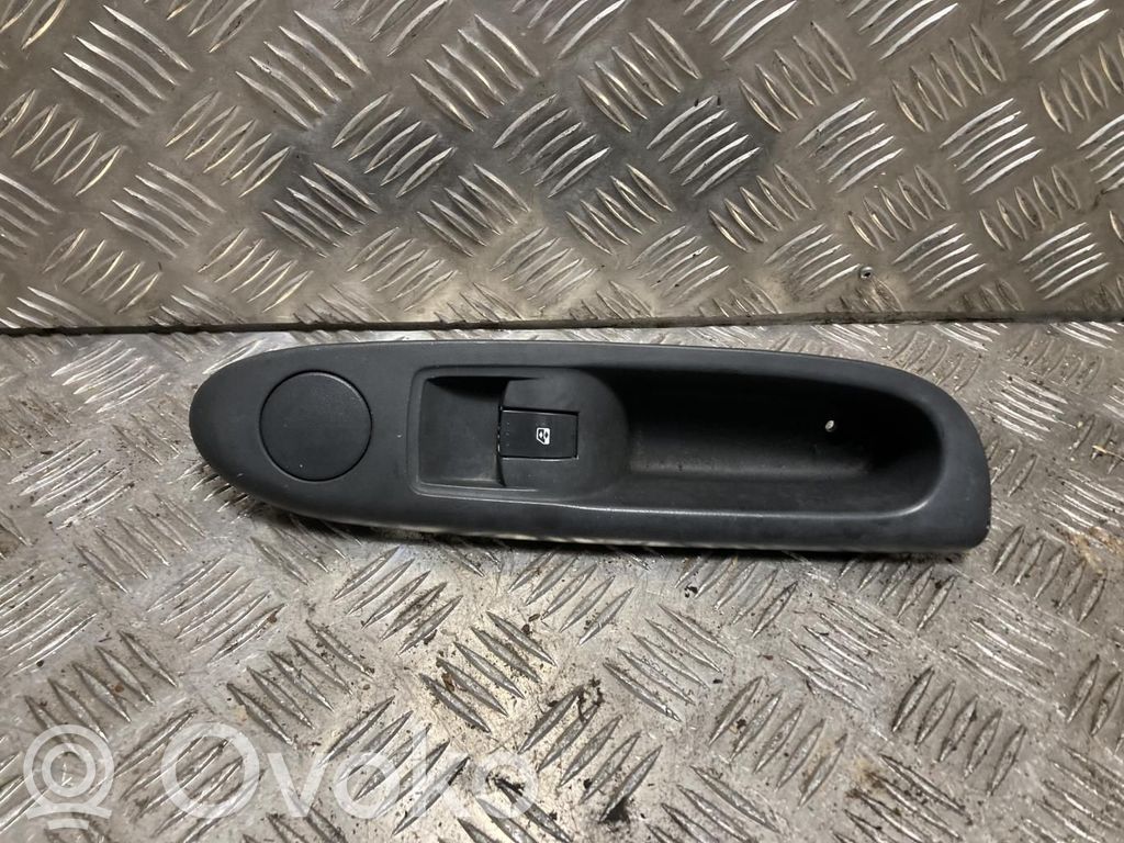 Renault Clio III Electric window control switch 