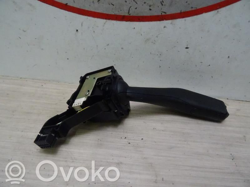 Volkswagen Golf V Boutons / interrupteurs volant
