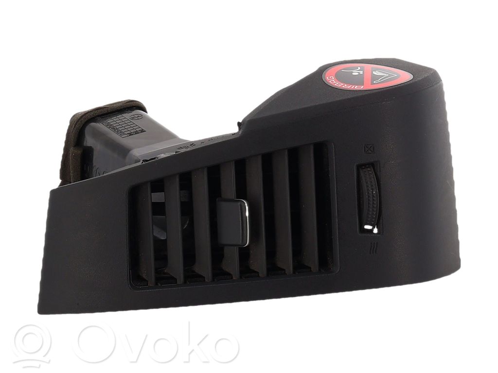 Rejilla de ventilación central del panel   68760CC00B,68760CC00B