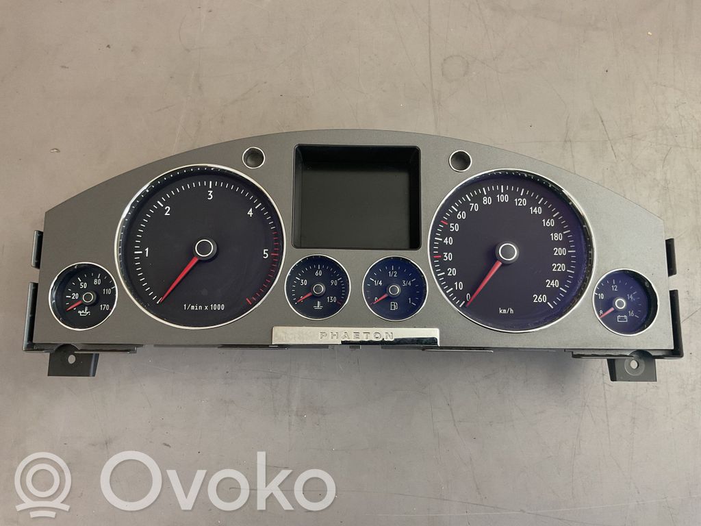 Volkswagen Phaeton Speedometer (instrument cluster) 