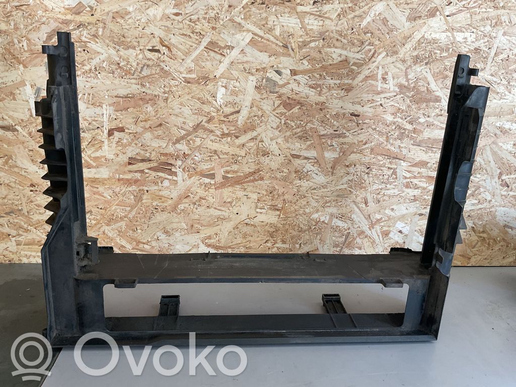 BMW 5 E60 E61 Radiatorių panelė 