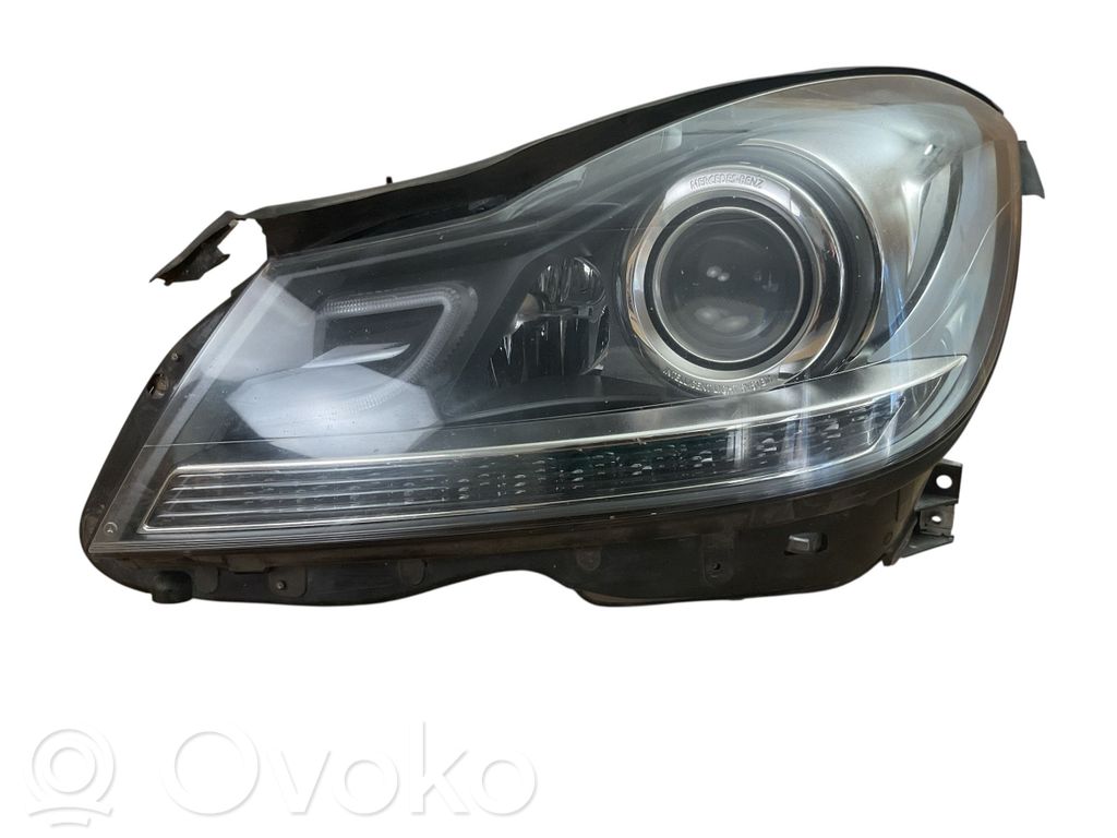 Mercedes-Benz C W204 Lampa przednia 
