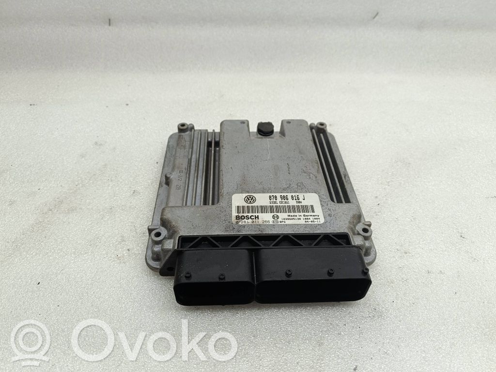 Volkswagen Transporter - Caravelle T5 Engine control unit/module 