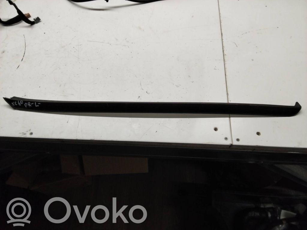 Volvo XC60 Windshield trim 