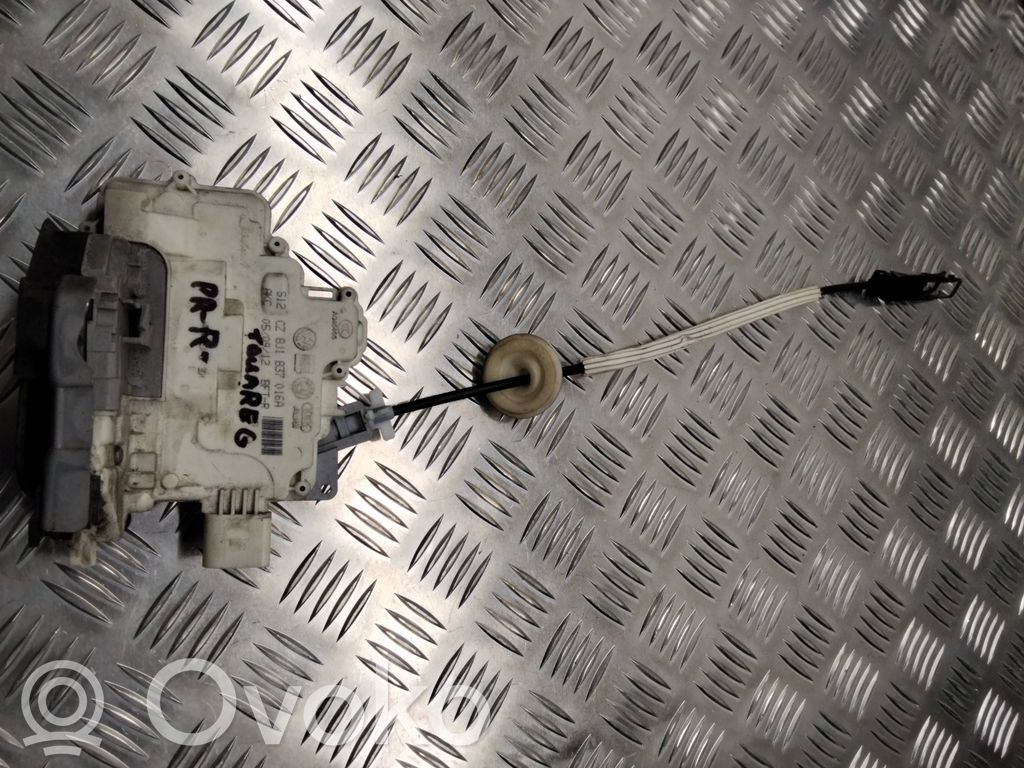 Volkswagen Touareg II Front door lock 