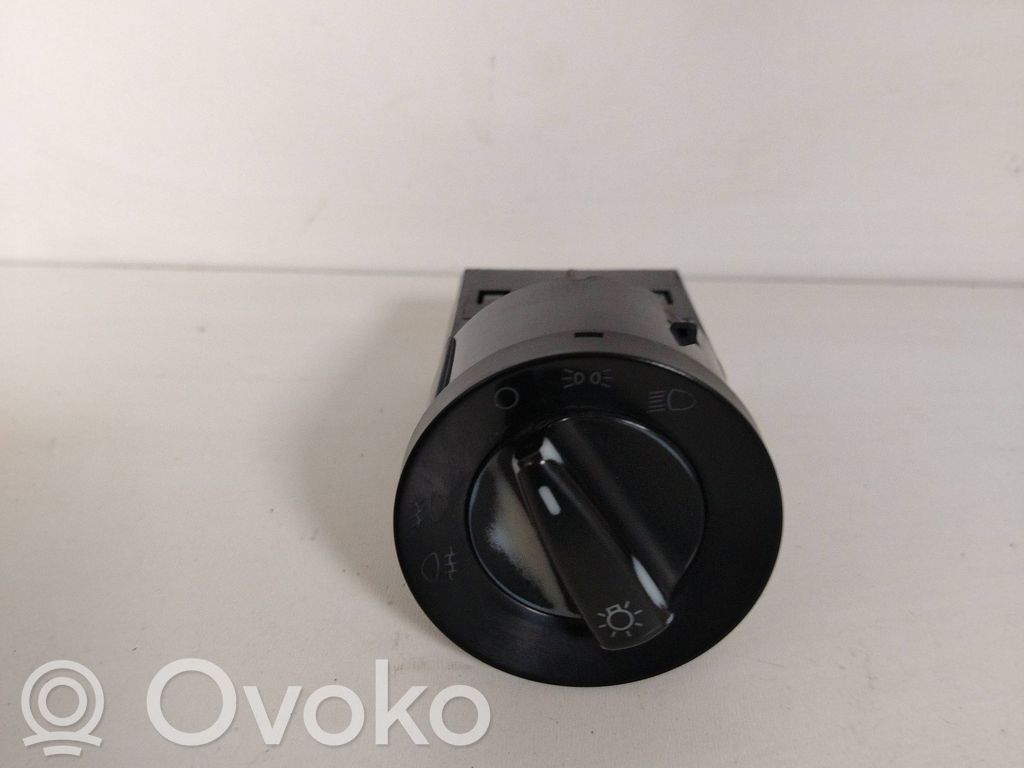 Volkswagen PASSAT B5.5 Light switch 