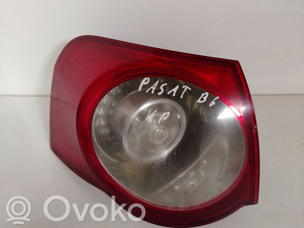 Volkswagen PASSAT B6 Lampa tylna 