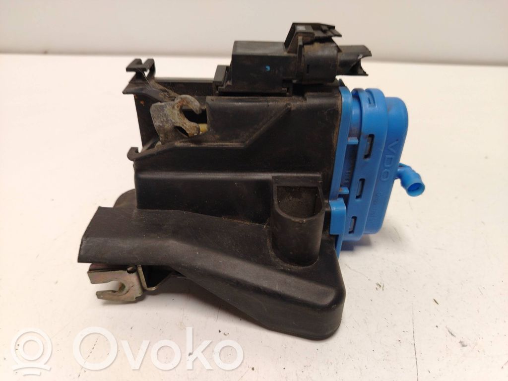 Audi A8 S8 D2 4D Takaoven lukko 