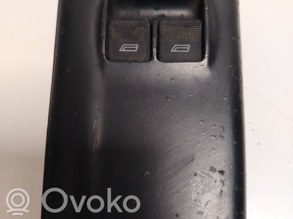 Audi A4 S4 B5 8D Przyciski szyb 