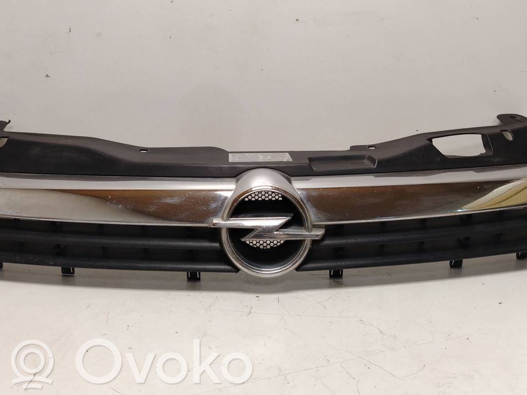 Opel Astra H Etusäleikkö 