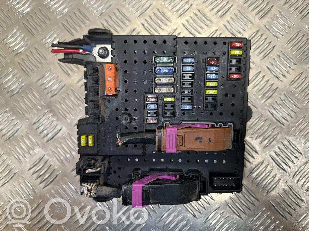 Volvo XC90 Saugiklių blokas 