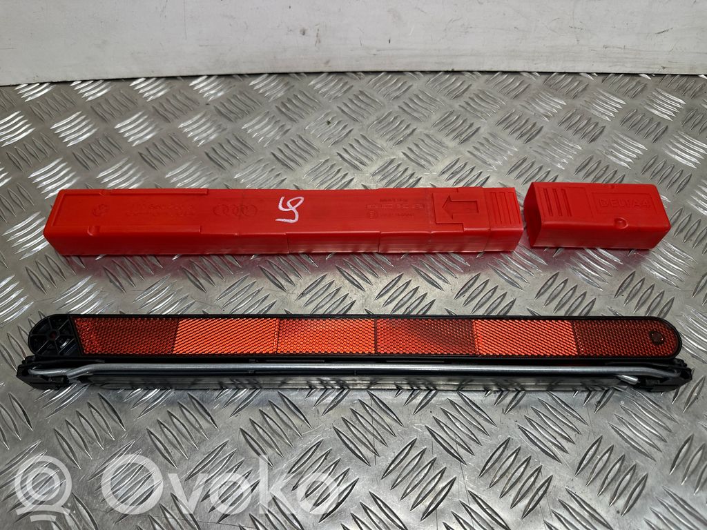 Volkswagen PASSAT B8 Varoituskolmio 