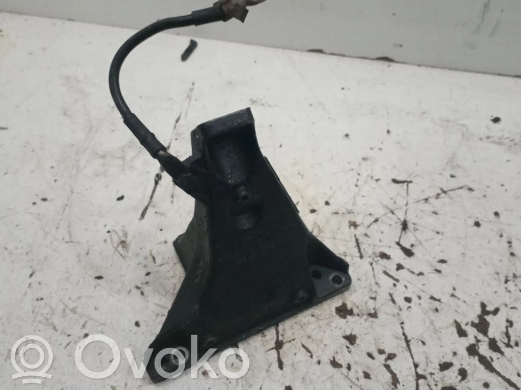 Dzinēja spilvens   8D0199308L