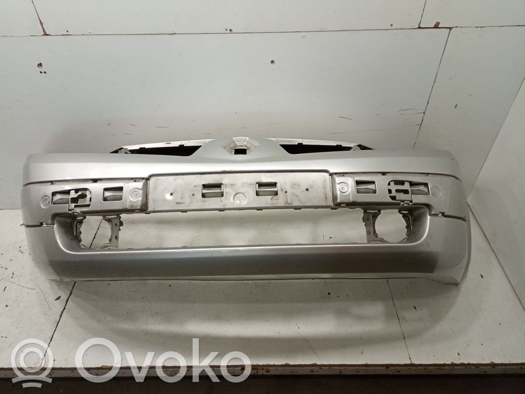 Front bumper   8200142001,DANIFICADO