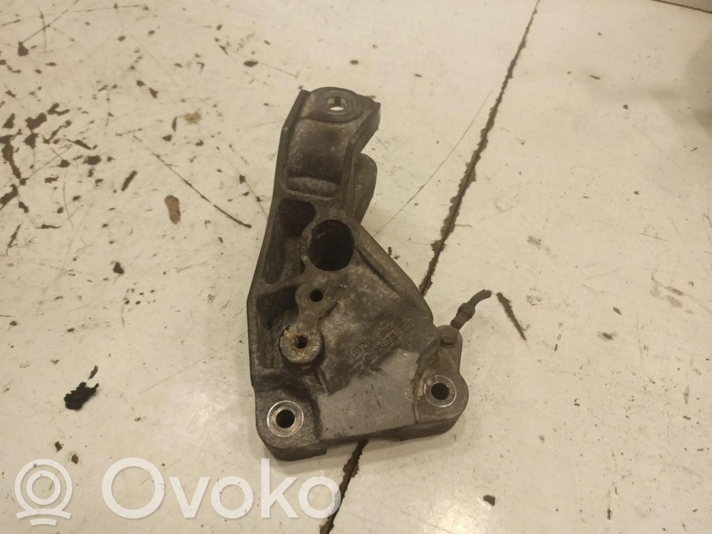 Nissan Primera Engine mount bracket 