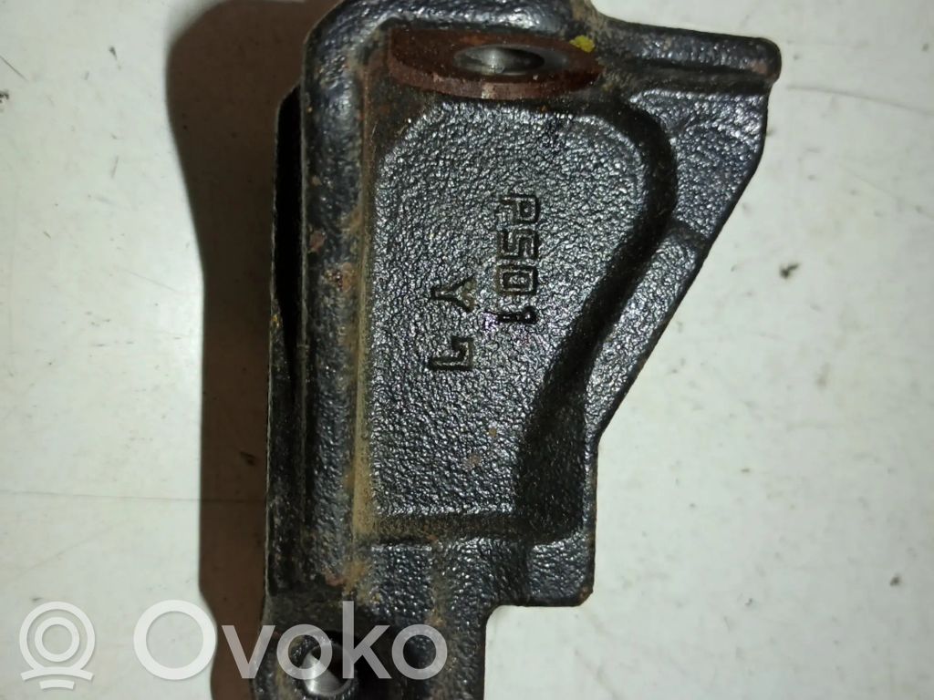 Engine mount bracket