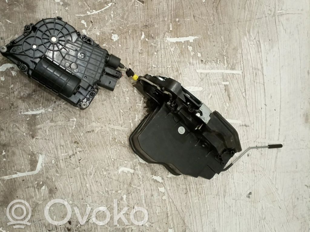 BMW X6 E71 Priekinė užrakinimo spynelė (prie rankenos) 