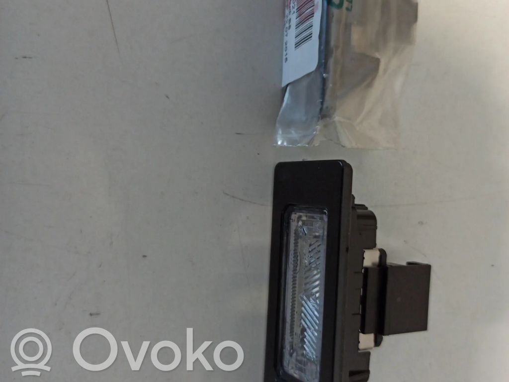Audi A4 S4 B8 8K Lampa oświetlenia tylnej tablicy rejestracyjnej 