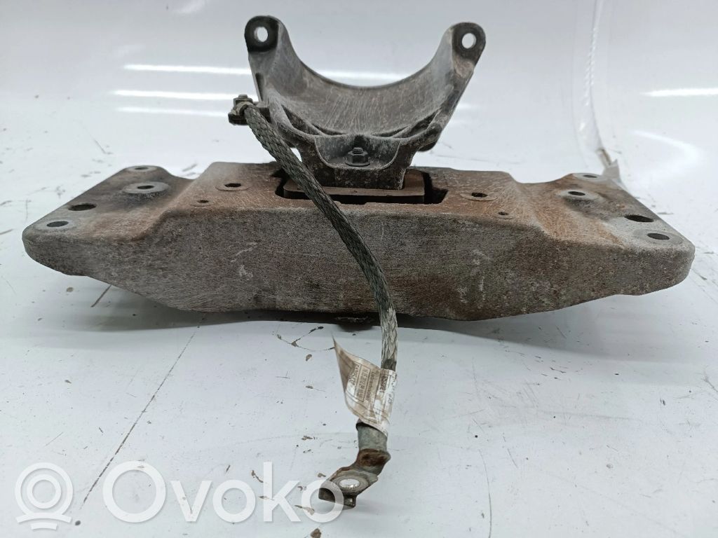 Engine mount bracket   22326781240,678122203,851761601