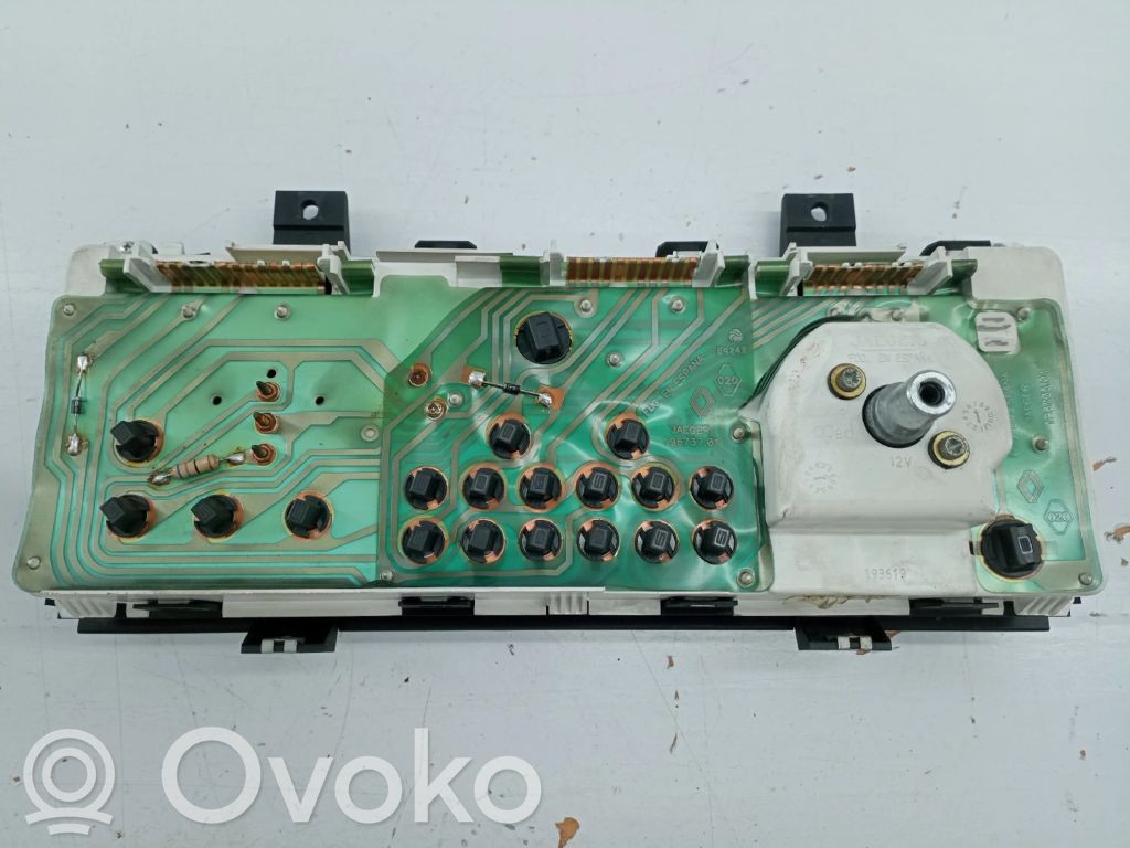 Renault Clio I Speedometer (instrument cluster) 