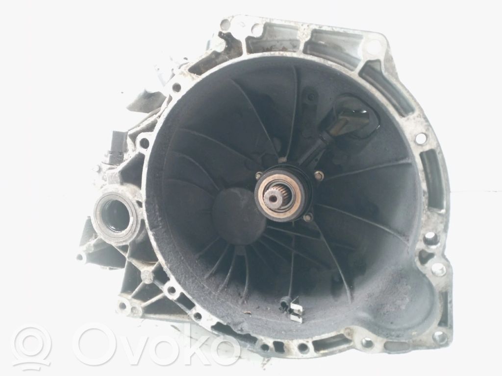 Manual 5 speed gearbox   XS4R7F098
