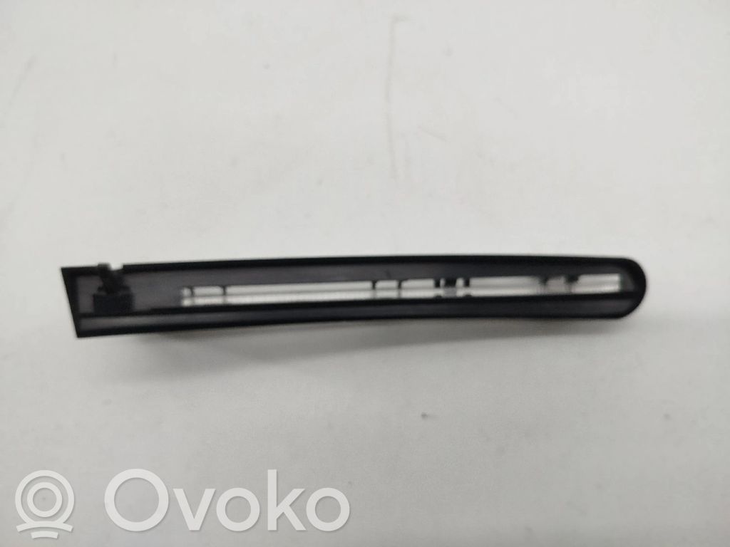 Renault Captur Third/center stoplight 