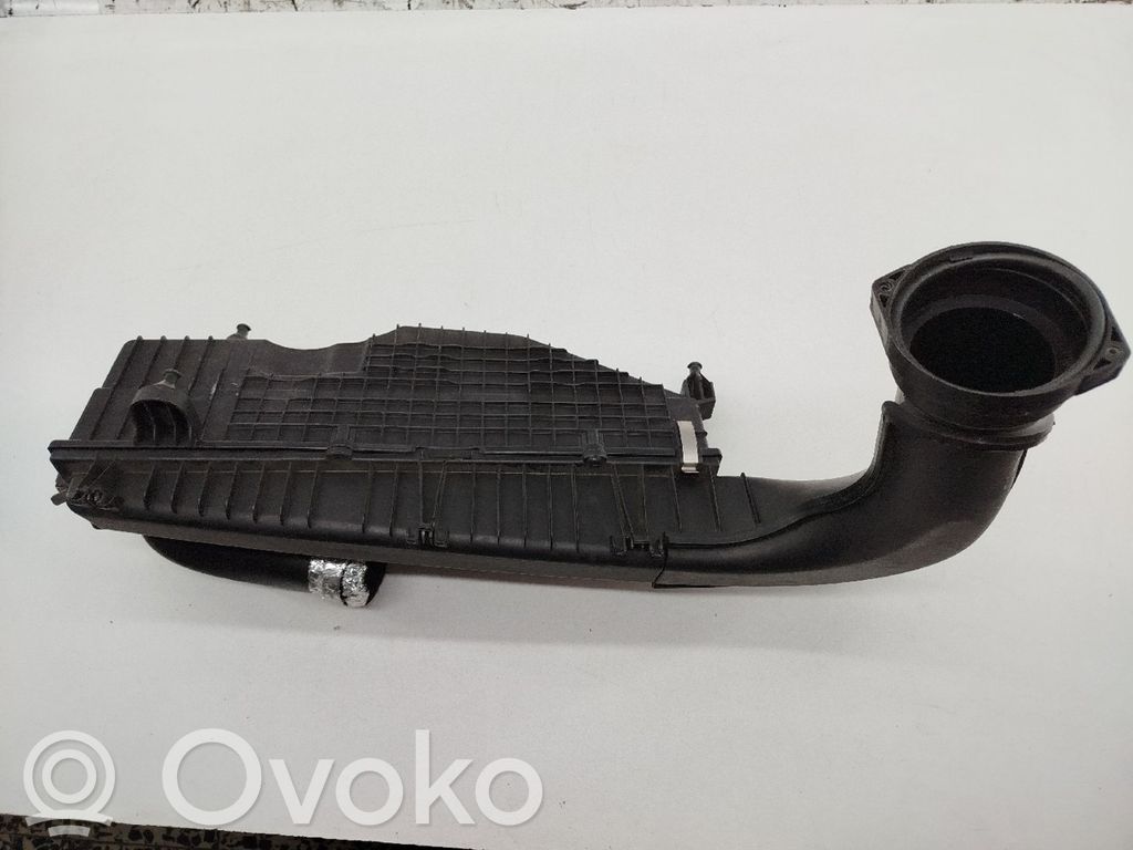 Mercedes-Benz C W205 Obudowa filtra powietrza 