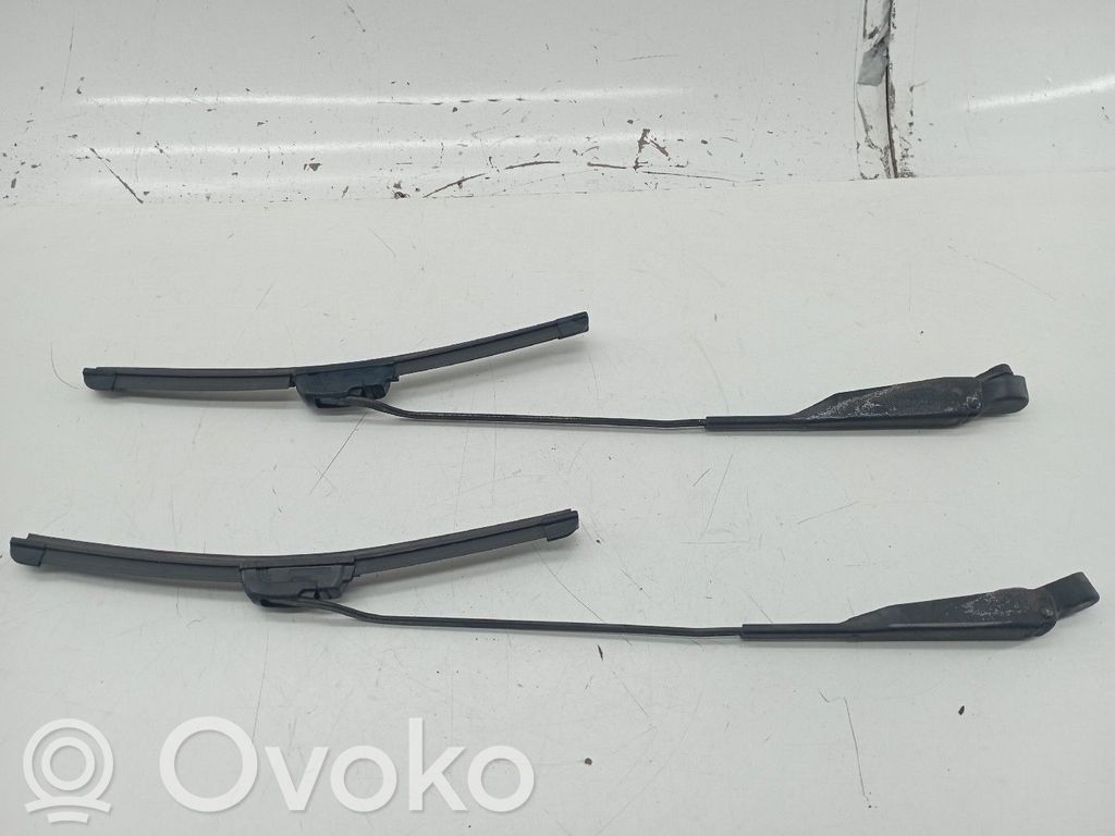 Priekšējā loga stikls   7700793066,7700793065