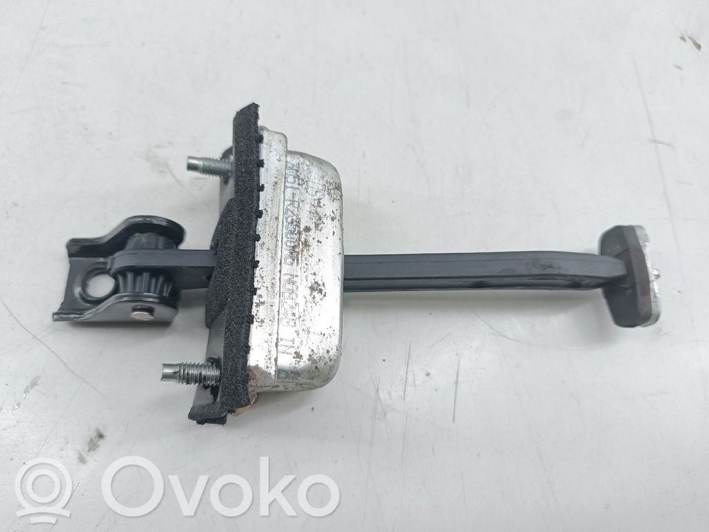 Задняя дверь   3M51R23500,1070ZD8E