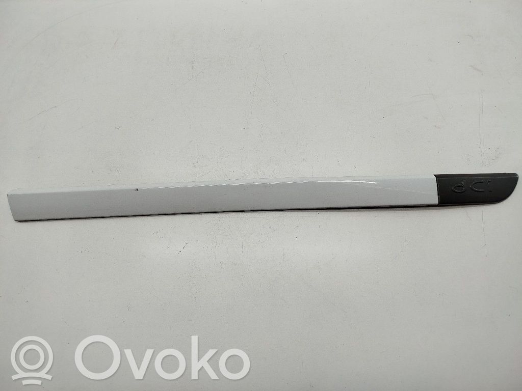 Priekinės durys   8200073471,DIREITO
