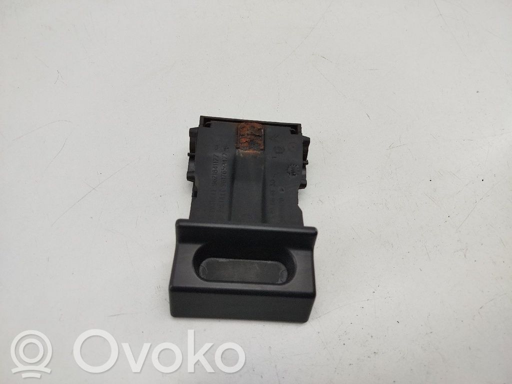 Citroen Saxo Popielniczka deski rozdzielczej 