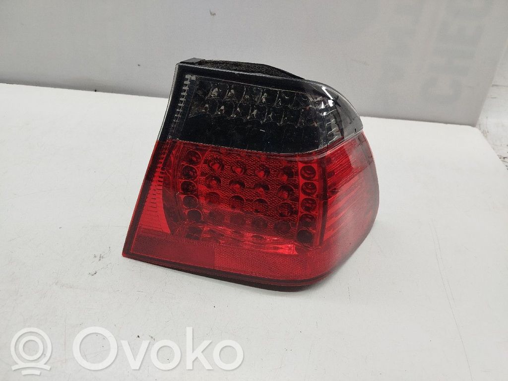 Tailgate rear/tail lights