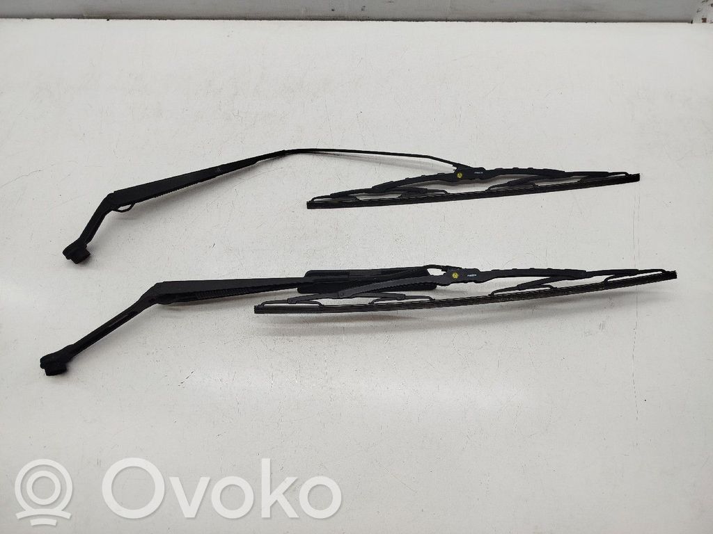 Priekšējā loga stikls   J39ALD1367