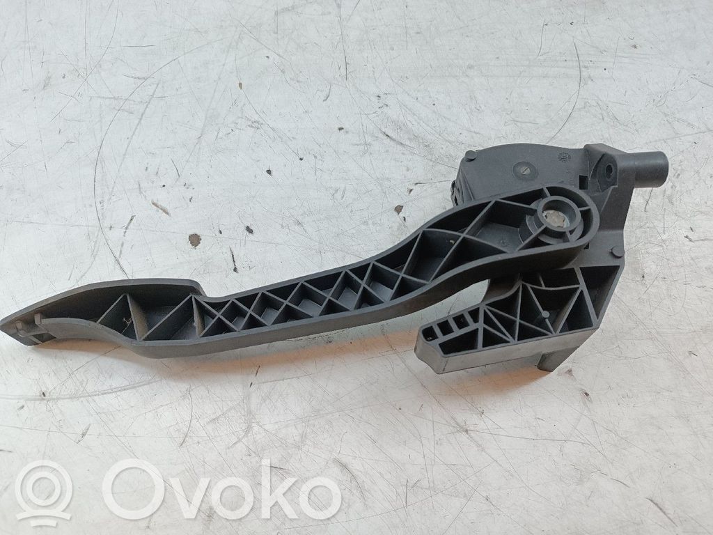 Pedal assembly   9129423,6PV00811000