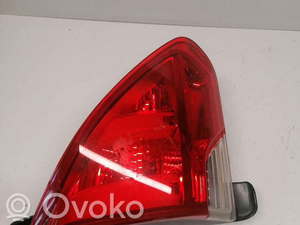 Peugeot 2008 I Lampă spate în capacul portbagajului 