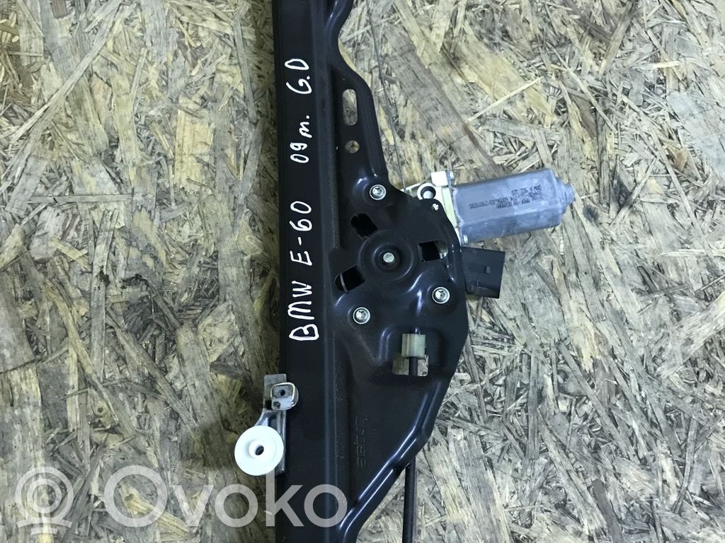 Rear door window regulator with motor