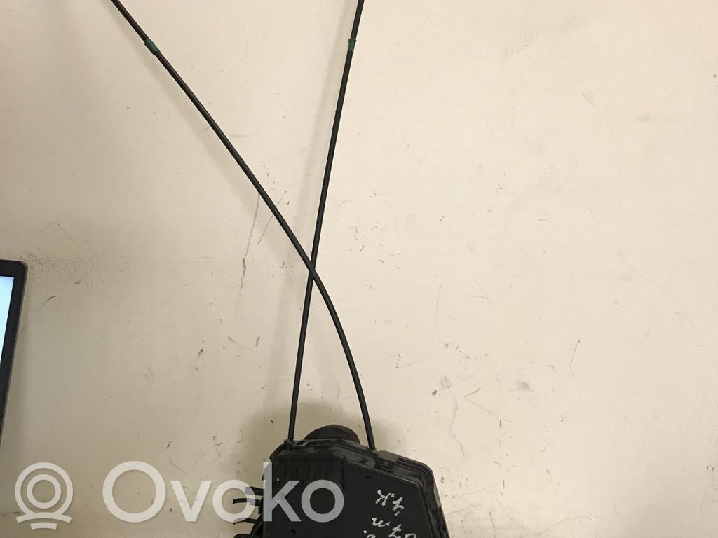 Toyota Yaris Zamek drzwi tylnych 