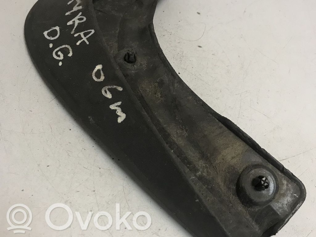 Opel Zafira B Chlapacze tylne 