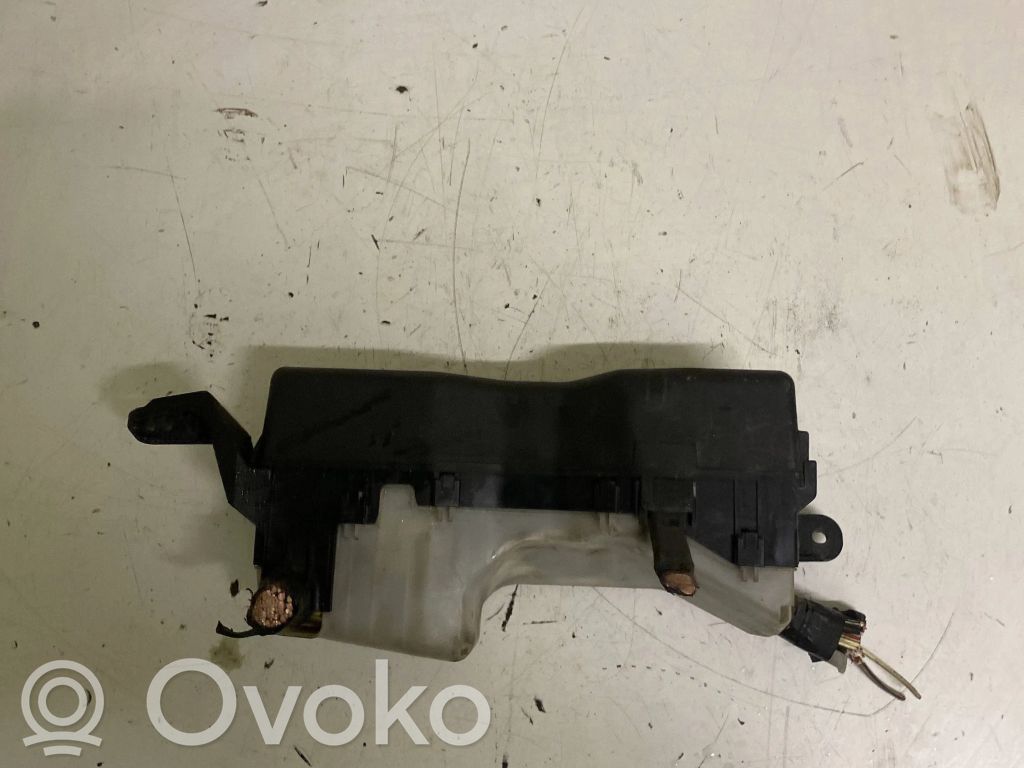 Toyota Corolla Verso AR10 Juego de caja de fusibles 